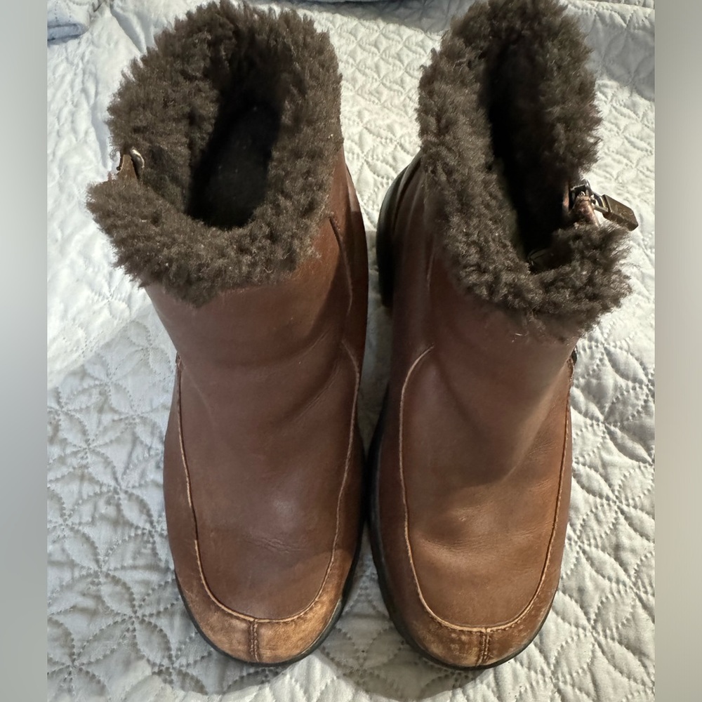 UGG 5150 Brown Leather Lug Boots Sz 9
